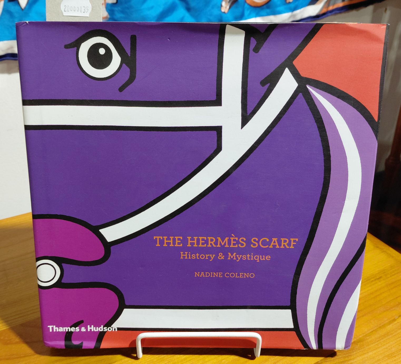 211 · THE HERMES SCARF