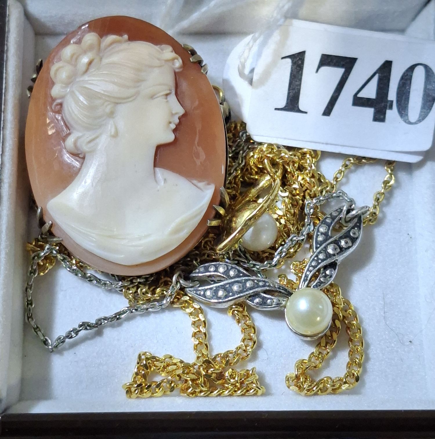 Antique Cameo Pendant Brooch