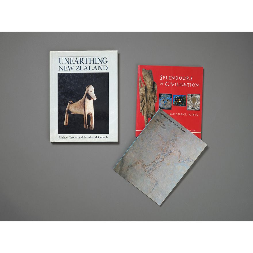 Michael Trotter and Beverley McCulloch 'Unearthing New Zealand (Wellington, 1989)' [plus]