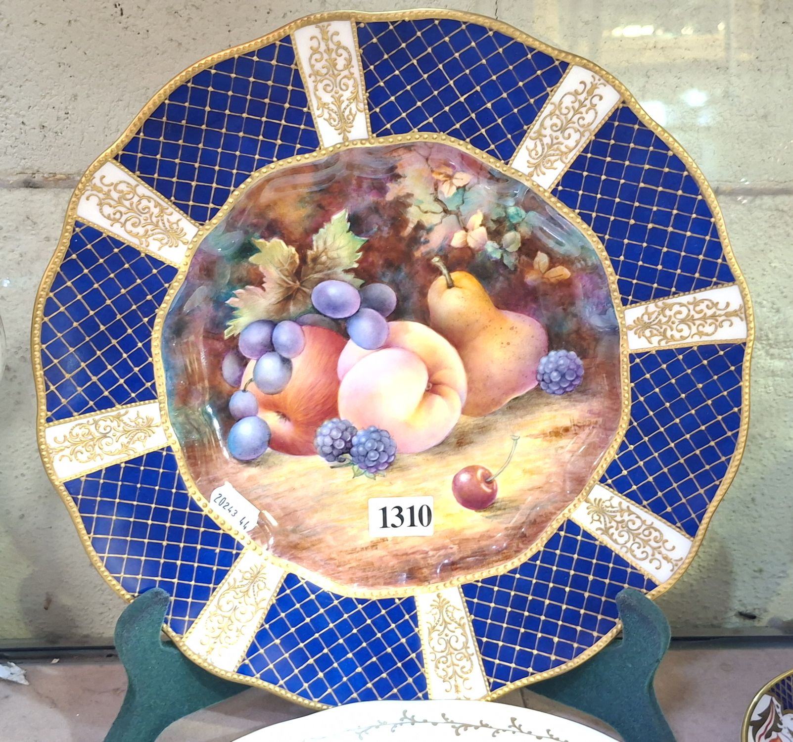 1310 · DECORATIVE CABINET PLATE