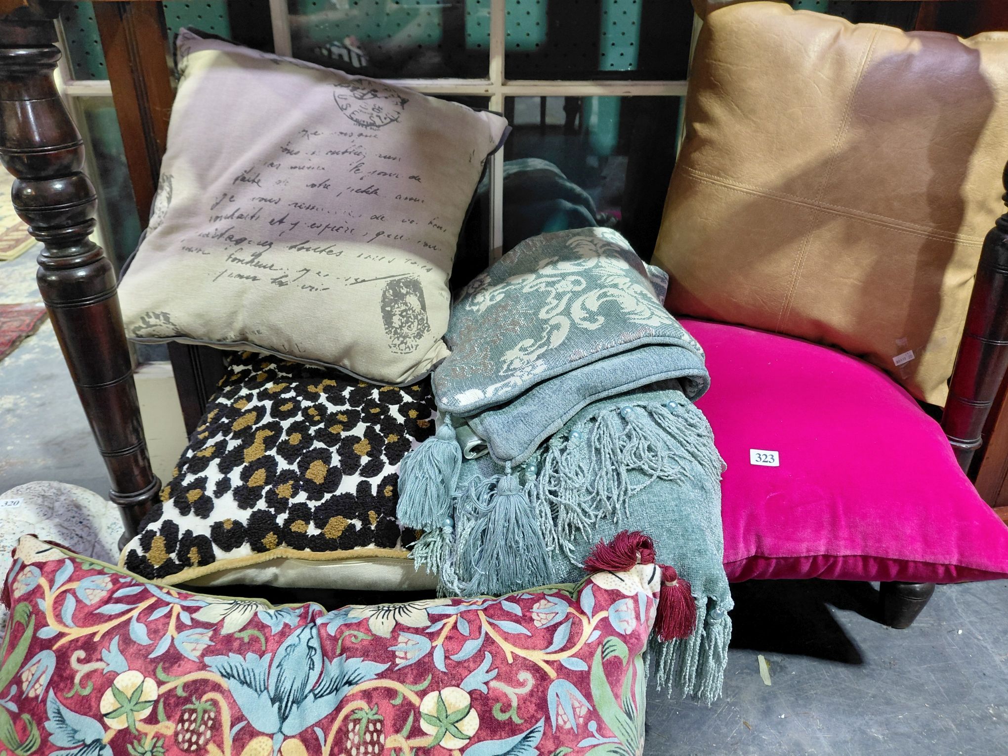 323 · MODERN INTERIOR CUSHIONS AND LAURA ASHLEY THROW