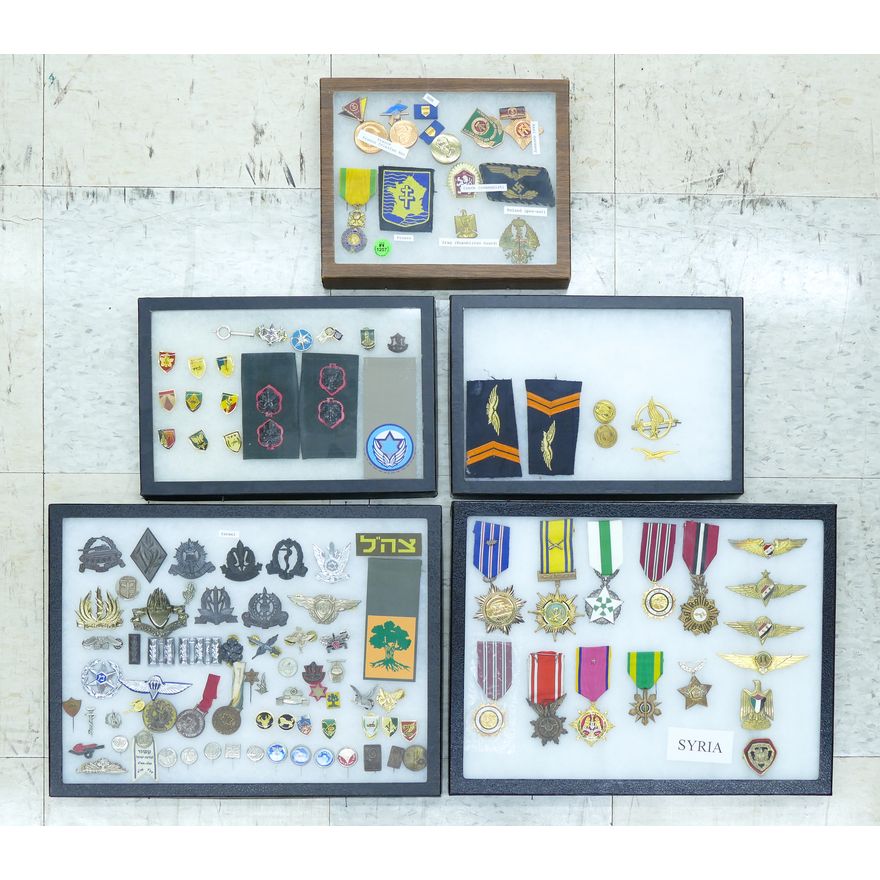 5pc World Military Insignia Displays