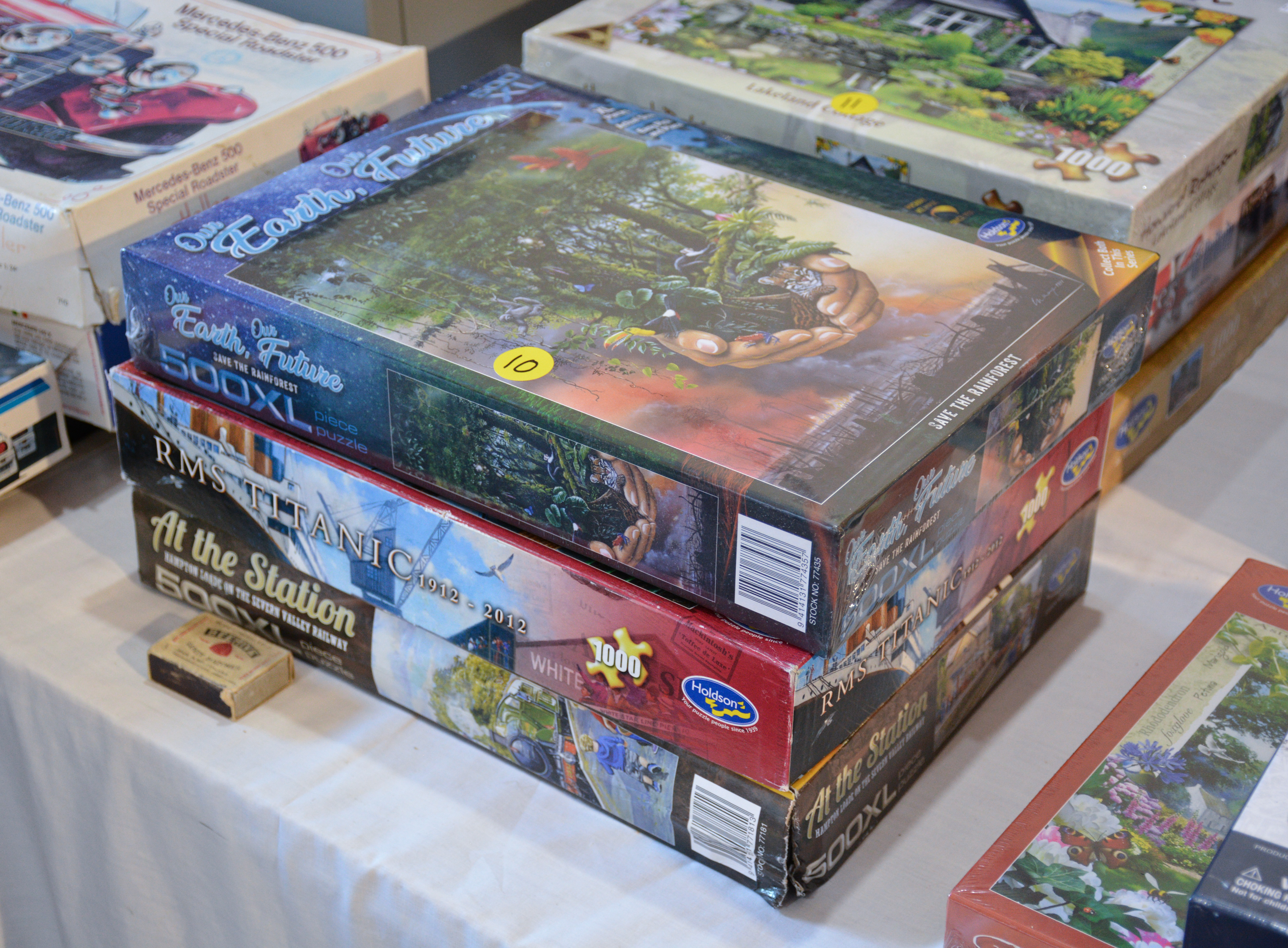 500pc x 2 and 1,000pc Jigsaw Puzzles — sold at auction in New Zealand for $15