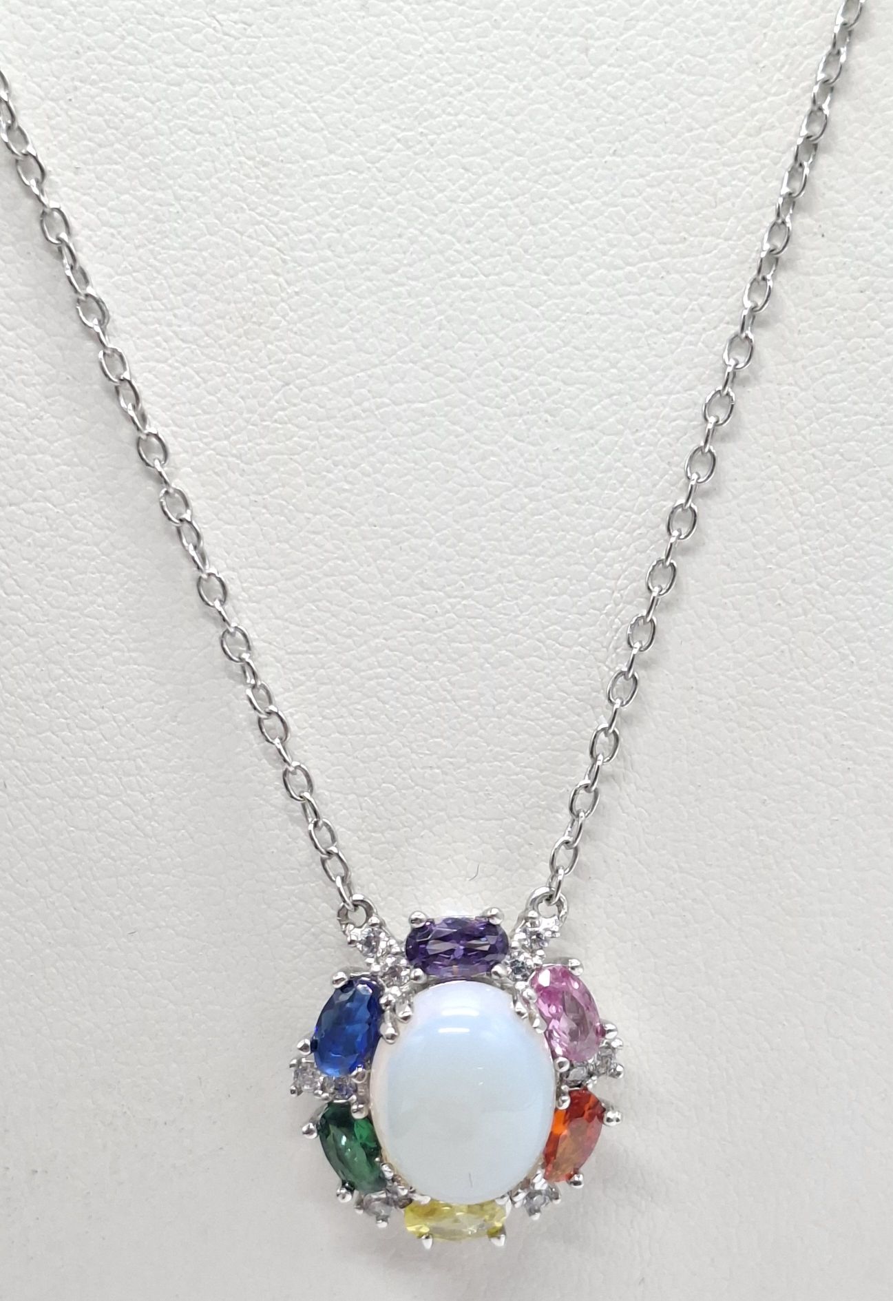 1076 · COSTUME NECKLACE