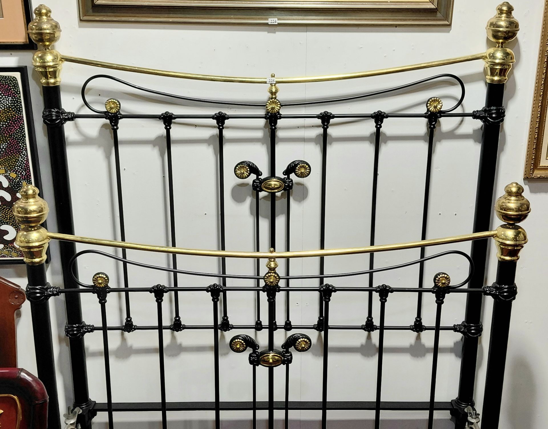 225 · VICTORIAN DOUBLE BED