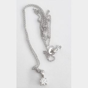 STUNNING 18CT WHITE GOLD PENDANT WITH 0.325CT DIAMOND COLOUR H CLARITY VS2