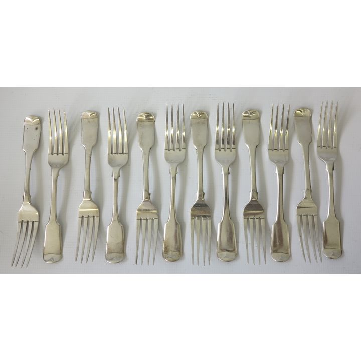 SET OF 12 GEORGE III SILVER FIDDLE PATTERN TABLE FORKS,