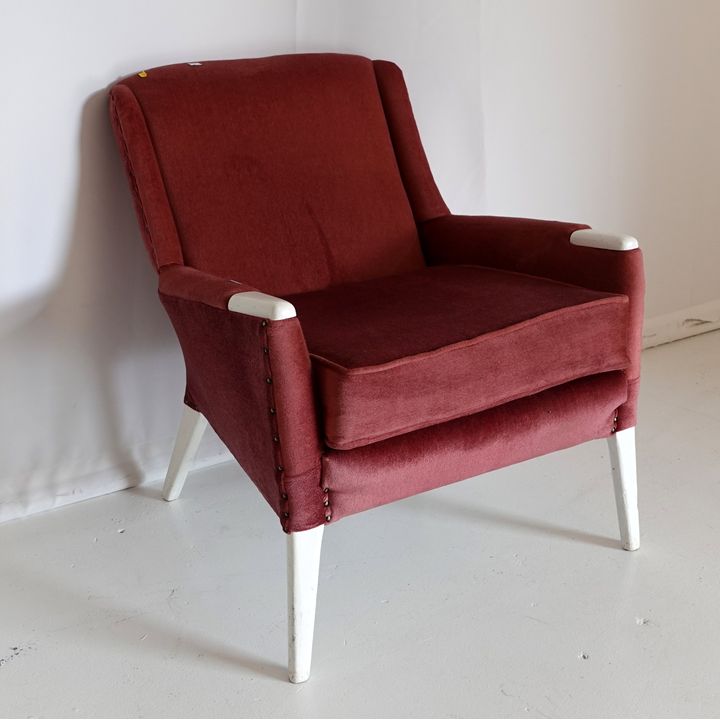 UPHOLSTERED ARMCHAIR