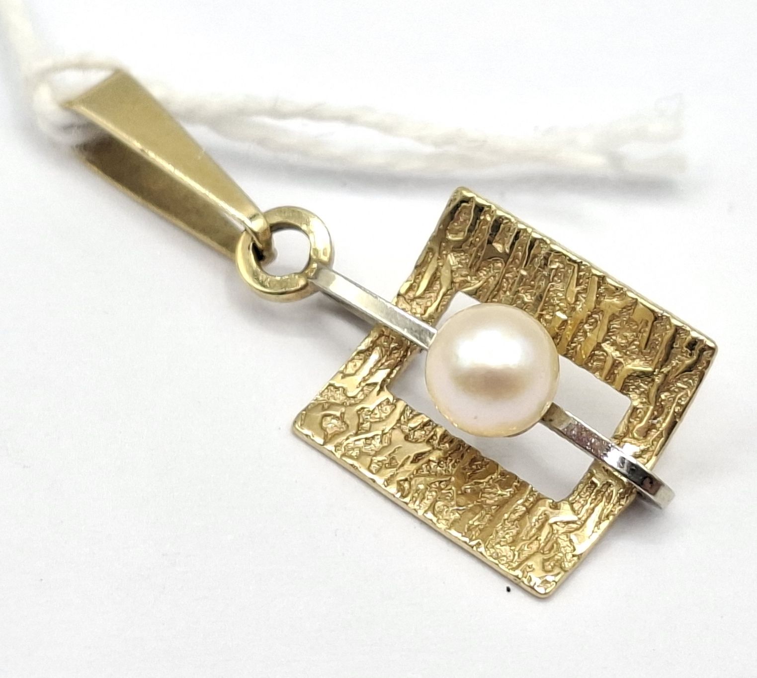1019 · 9CT GOLD PEARL PENDANT