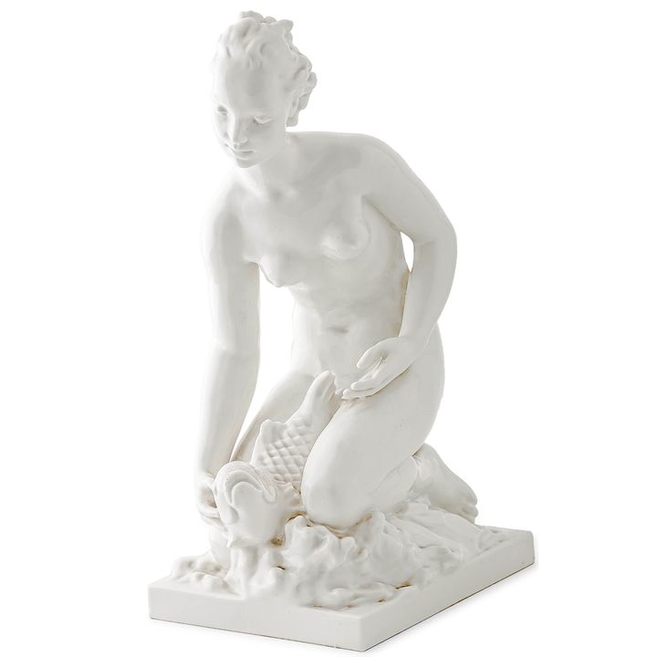 Figurka kobiety z rybą, KPM Berlin, l. 20. XX w.