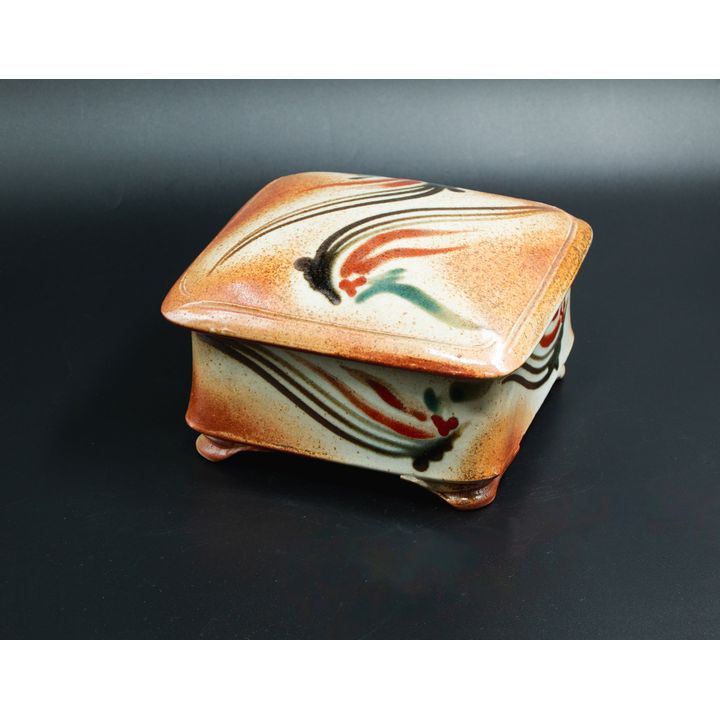 Merilyn Wiseman - Square lidded box