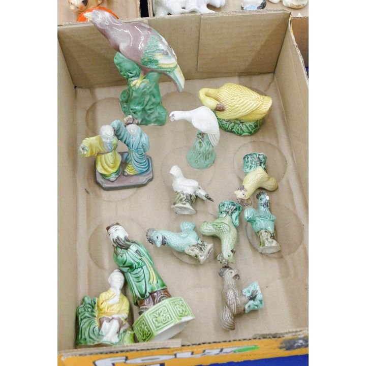 Box Old Chinese Export Porcelain Figures