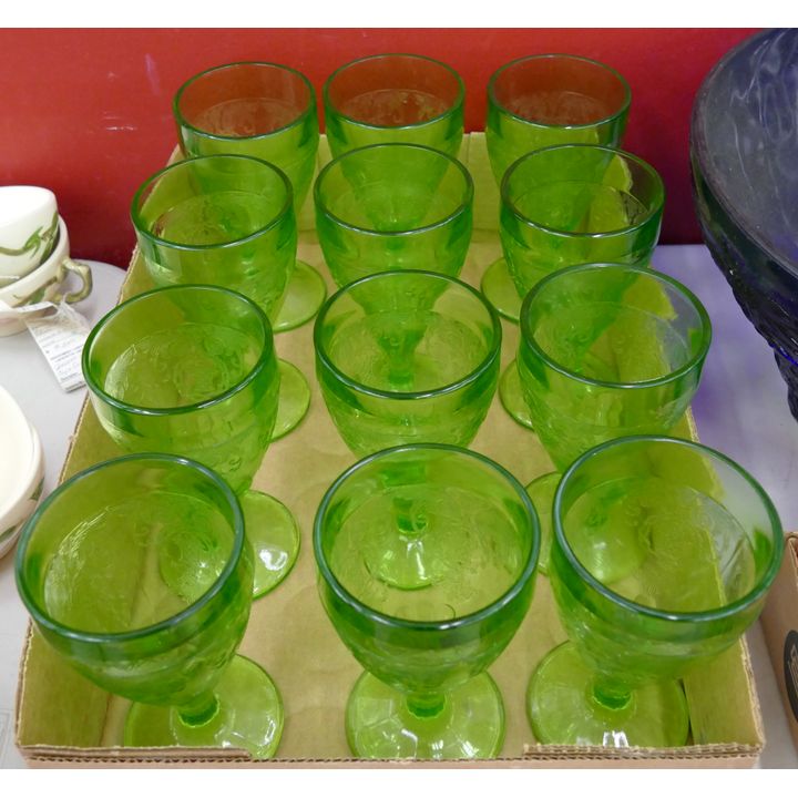 Box 12pc Green Decorated Water Goblets 6''