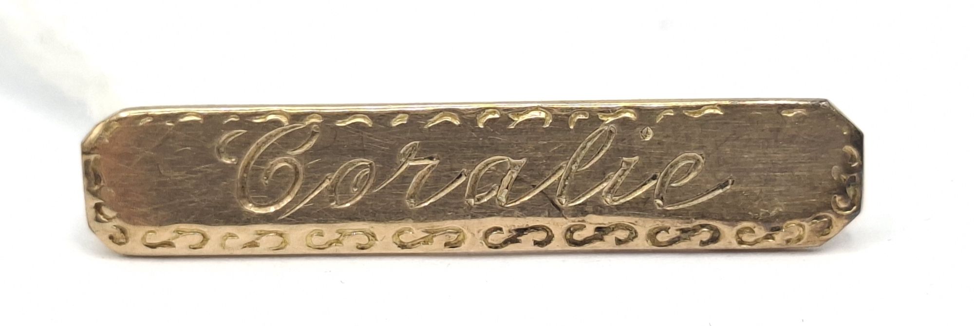 1157 · 9CT 'CORALIE' BAR BROOCH