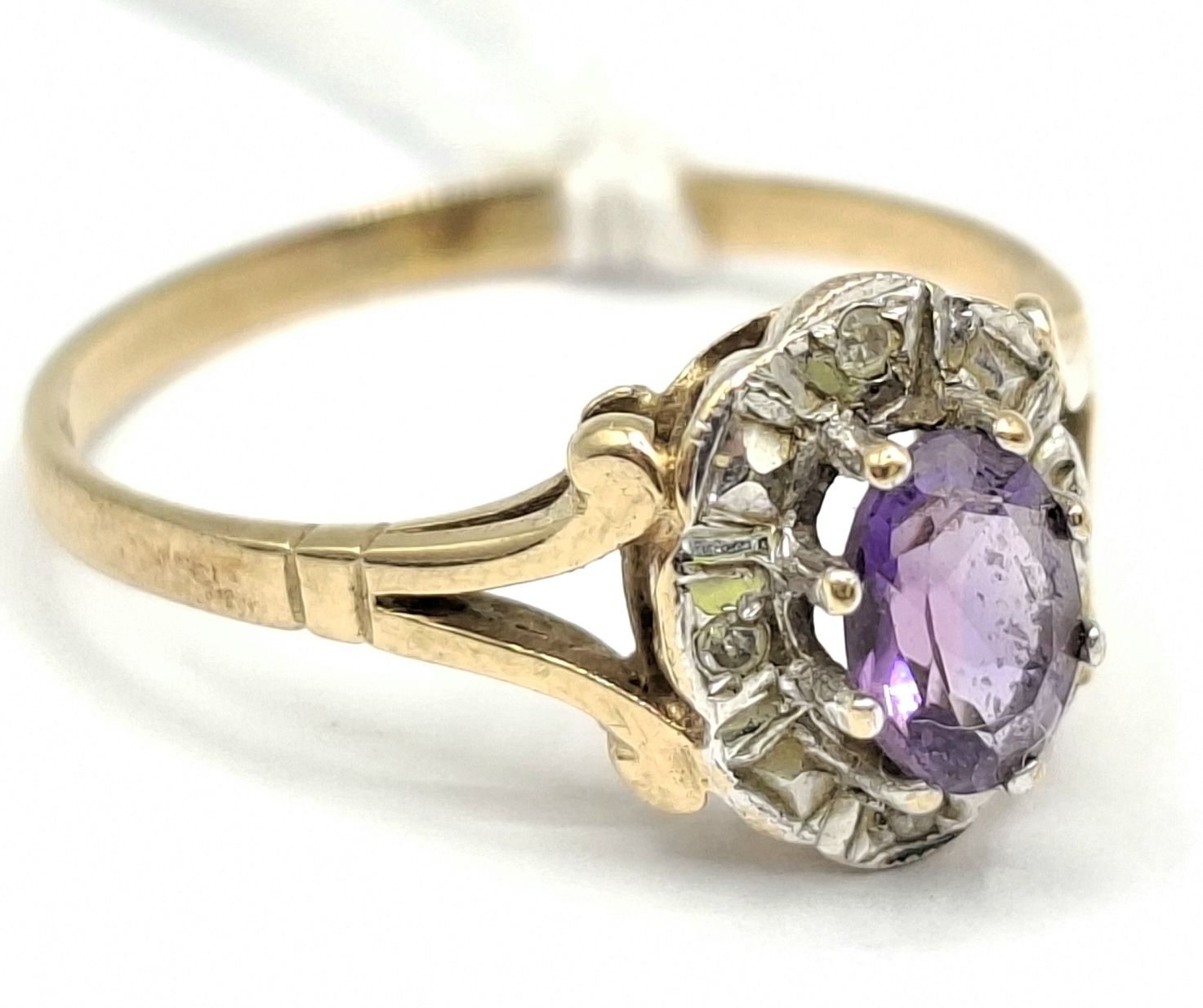 1069 · 9CT GOLD AMETHYST RING