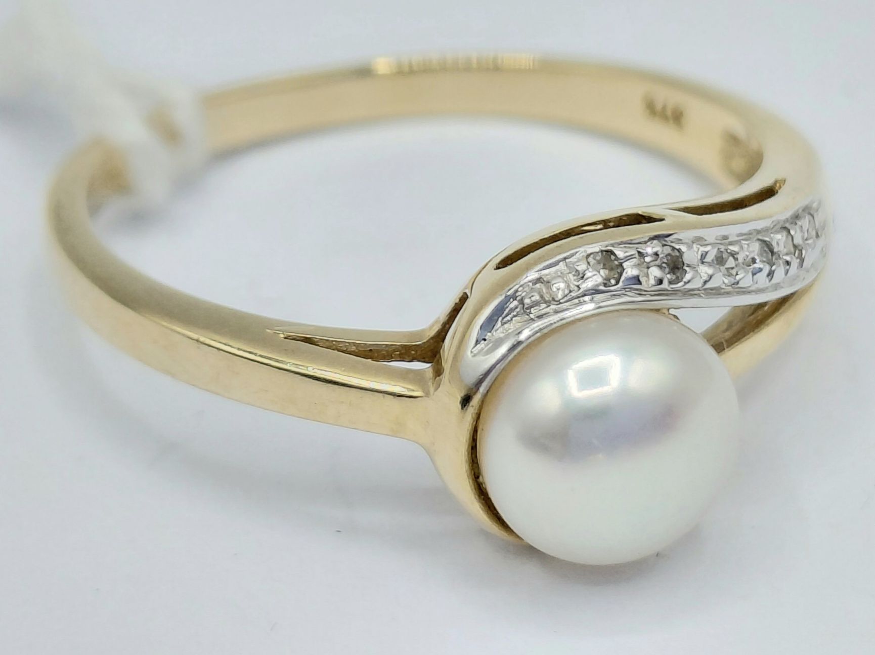 9ct Pearl And Diamond Ring