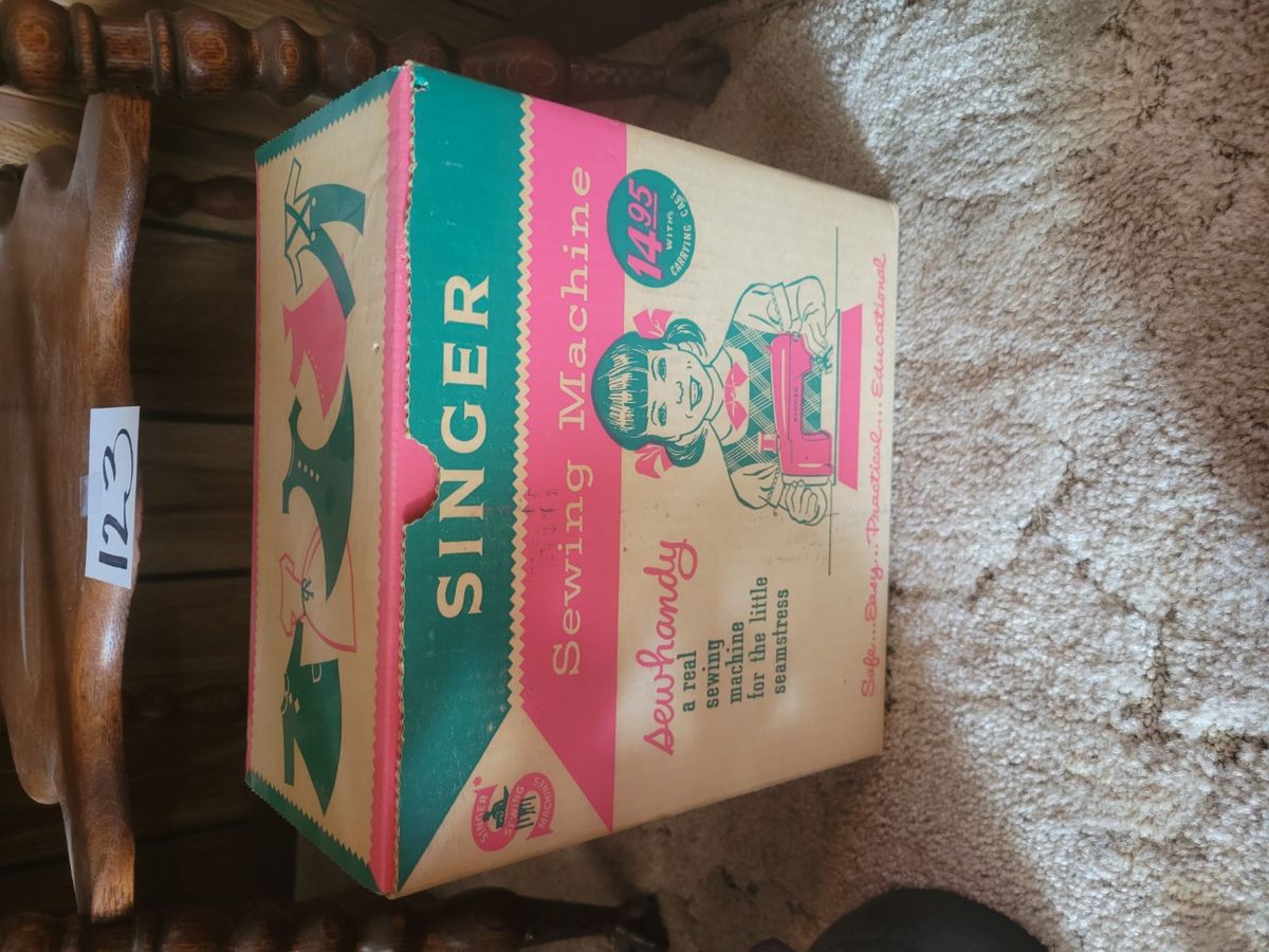 Vintage Childs Singer Sewing Machine Midwest Auctions, LLC