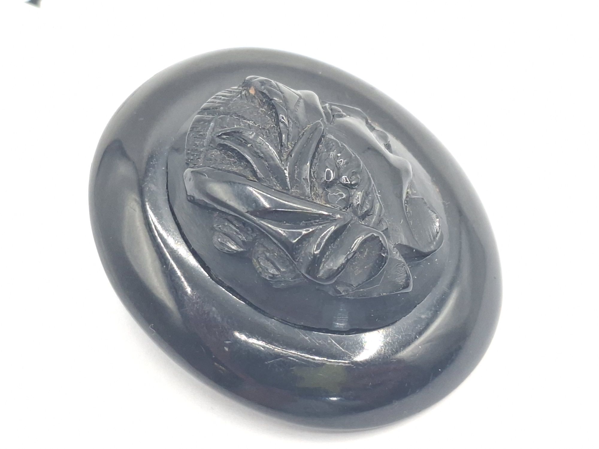 1071 · VICTORIAN JET LARGE BROOCH