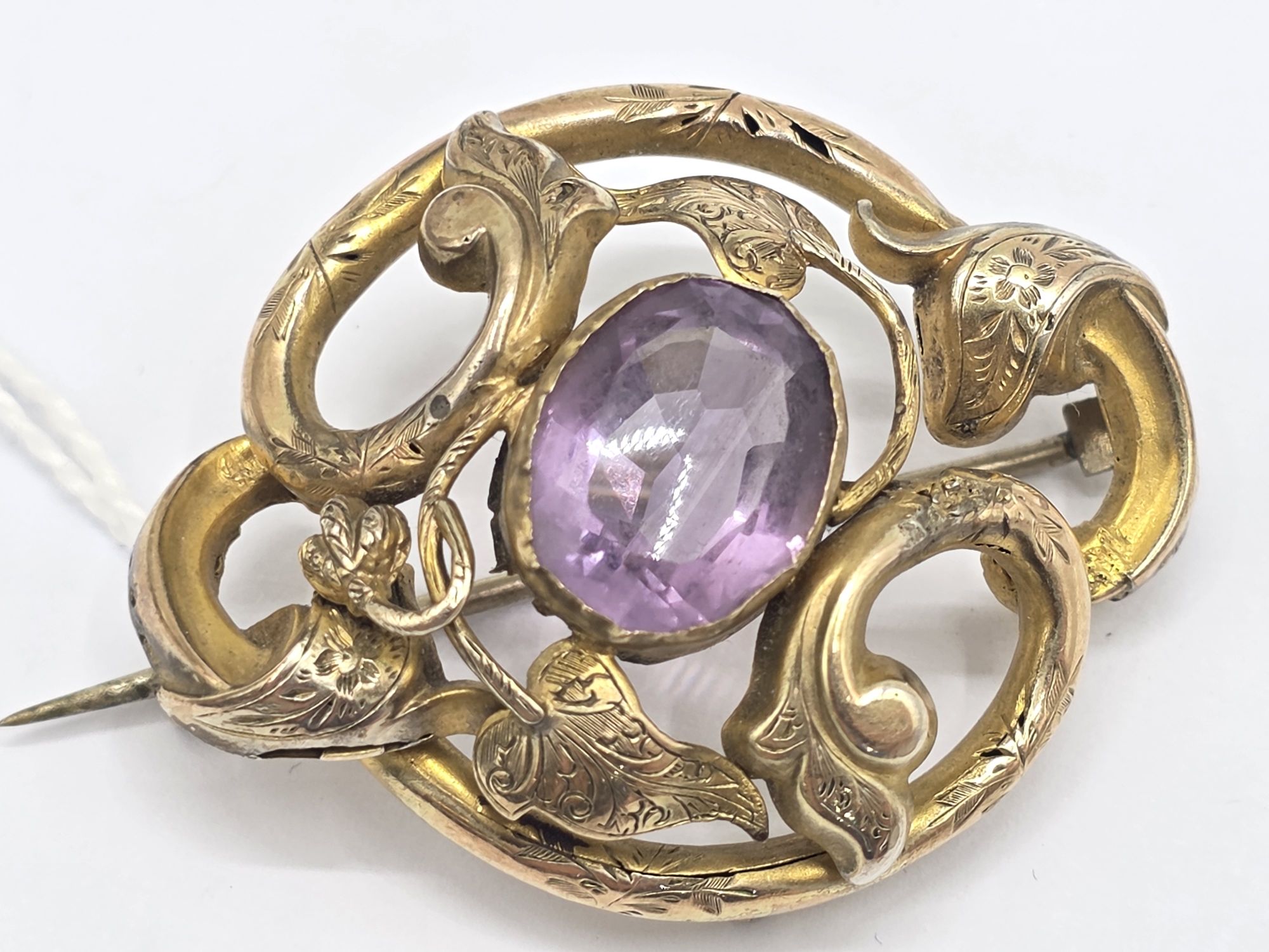 164 · 9CT GOLD AMETHYST BROOCH