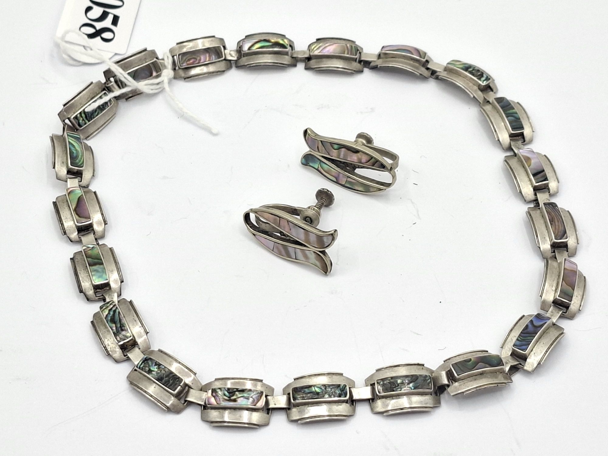 1058 · MEXICAN SILVER SUITE OF JEWELLERY