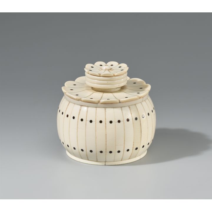 A small possibly Vizagatapam ivory-veneered box with a wood core. India. 19th century