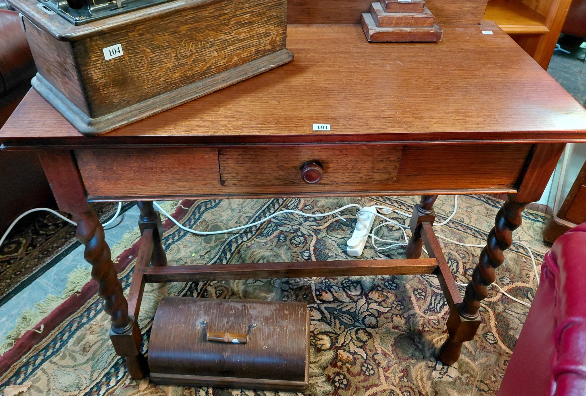 101 · OAK HALLWAY TABLE