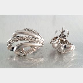 9CTWHITE GOLD SHELL EARRINGS WITH 20 SMALL DIAMONDS - 51929/3643