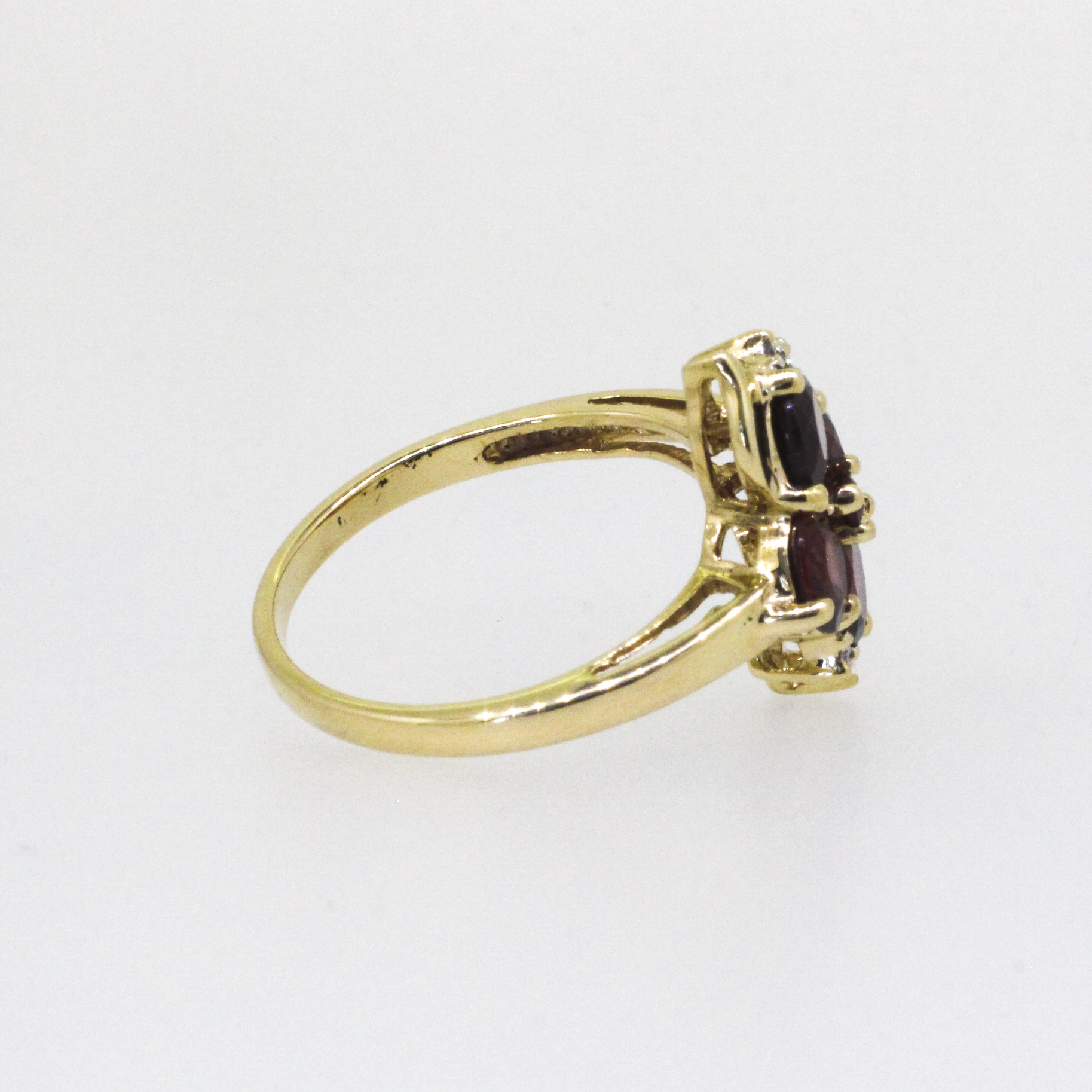 373 · Garnet & Diamond Ring 3.68g