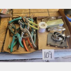 2 bxs Hoof, nail trimmers, cutters and other misc