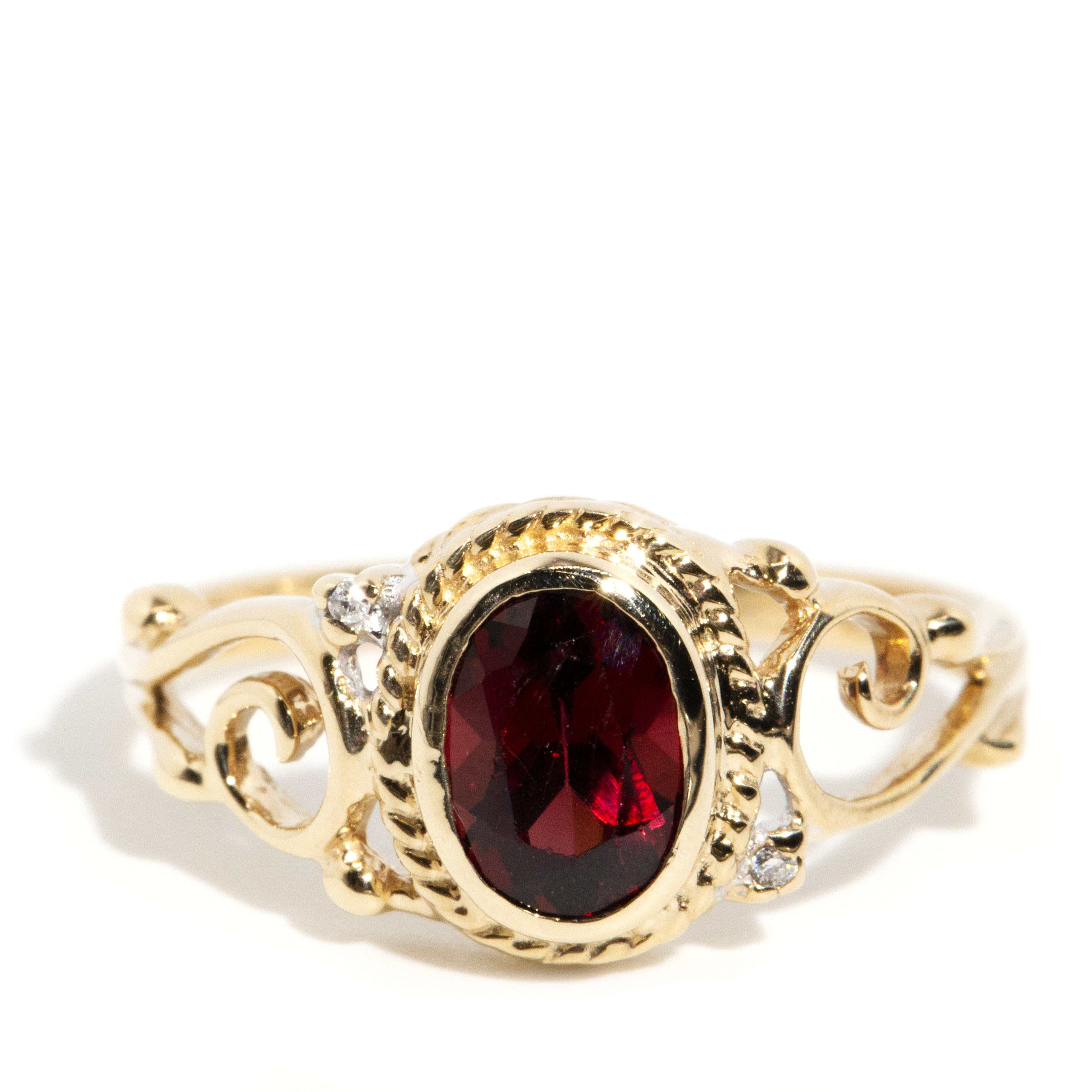 207 · 9 Carat Yellow Gold Garnet Ring