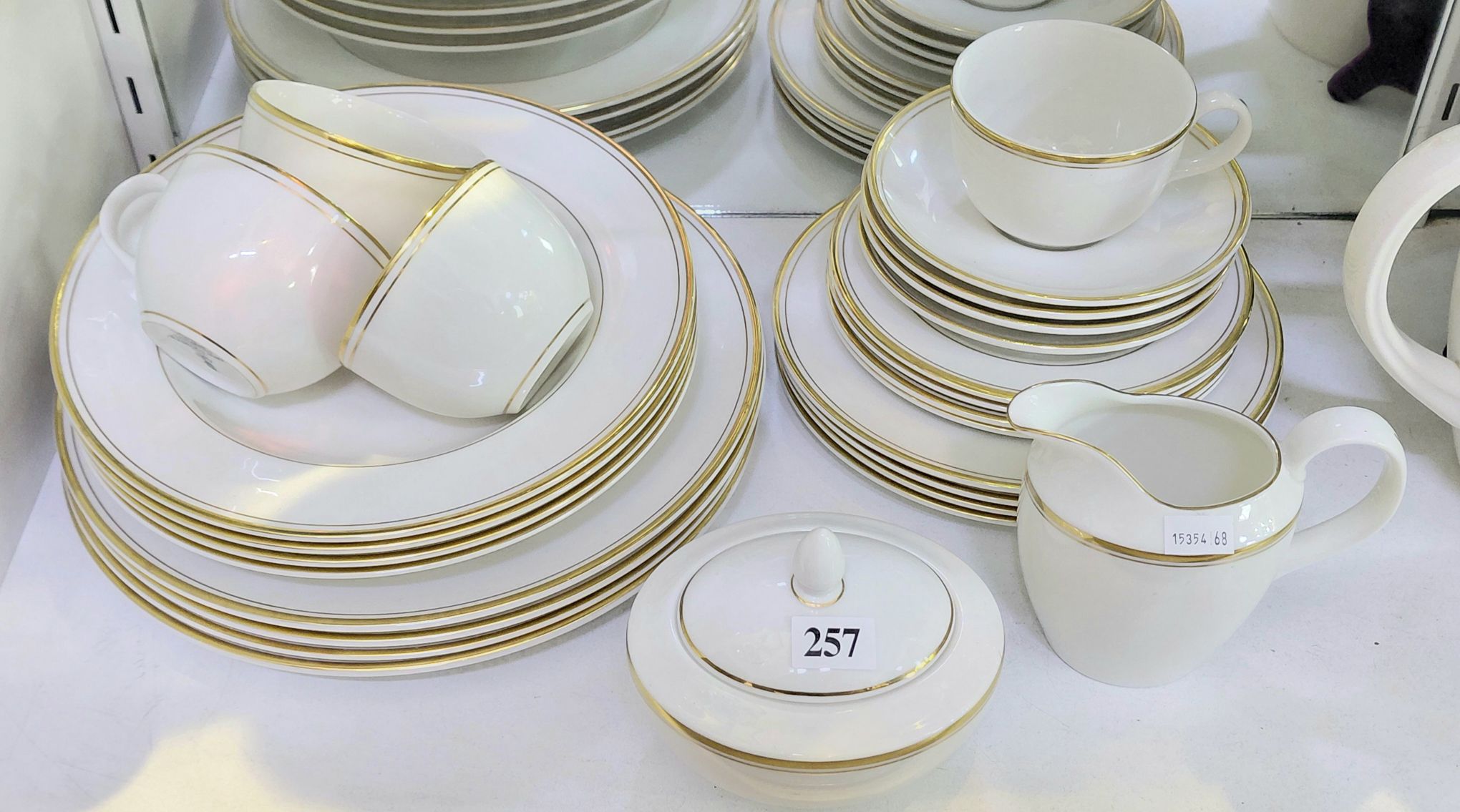 ROYAL DOULTON 'NEW ROMANCE' CHINA