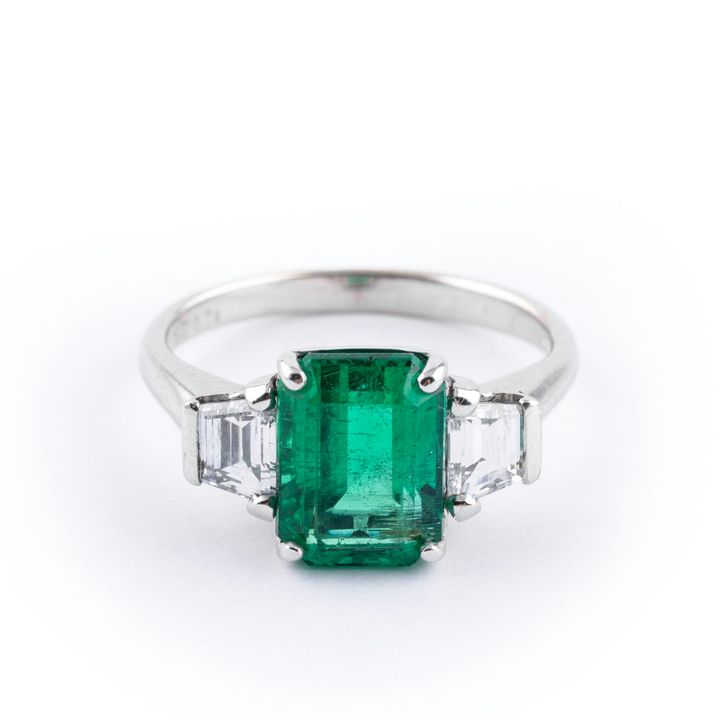 Emerald and Diamond Ring in 18ct White Gold