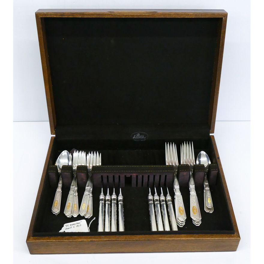 32pc Gorham ''St. Dunstan'' (Chased) Sterling Flatware Service