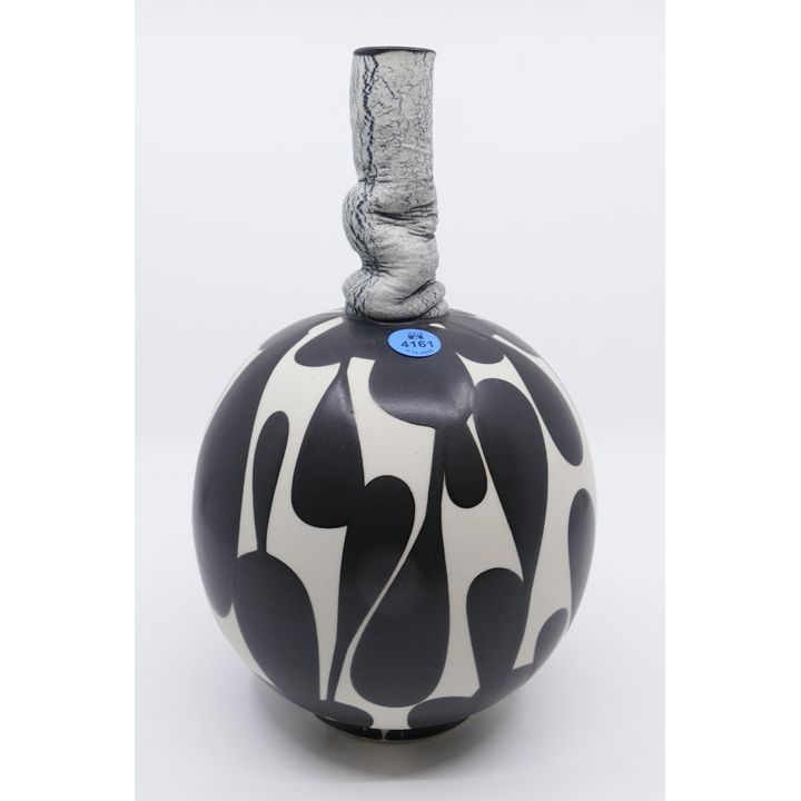 Sam Scott Black & White Porcelain Vase with Handbuit Neck- 11''
