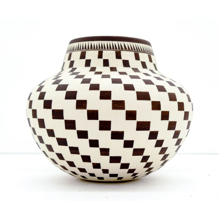 Leslie Thompson Black & White Porcelain Jar 6.5''x7.5''