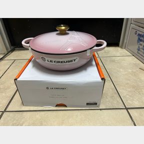 LE CREUSET CAST IRON 22CM CHIFFON PINK PARIS DESIGN CASSEROLE - 51648/2913
