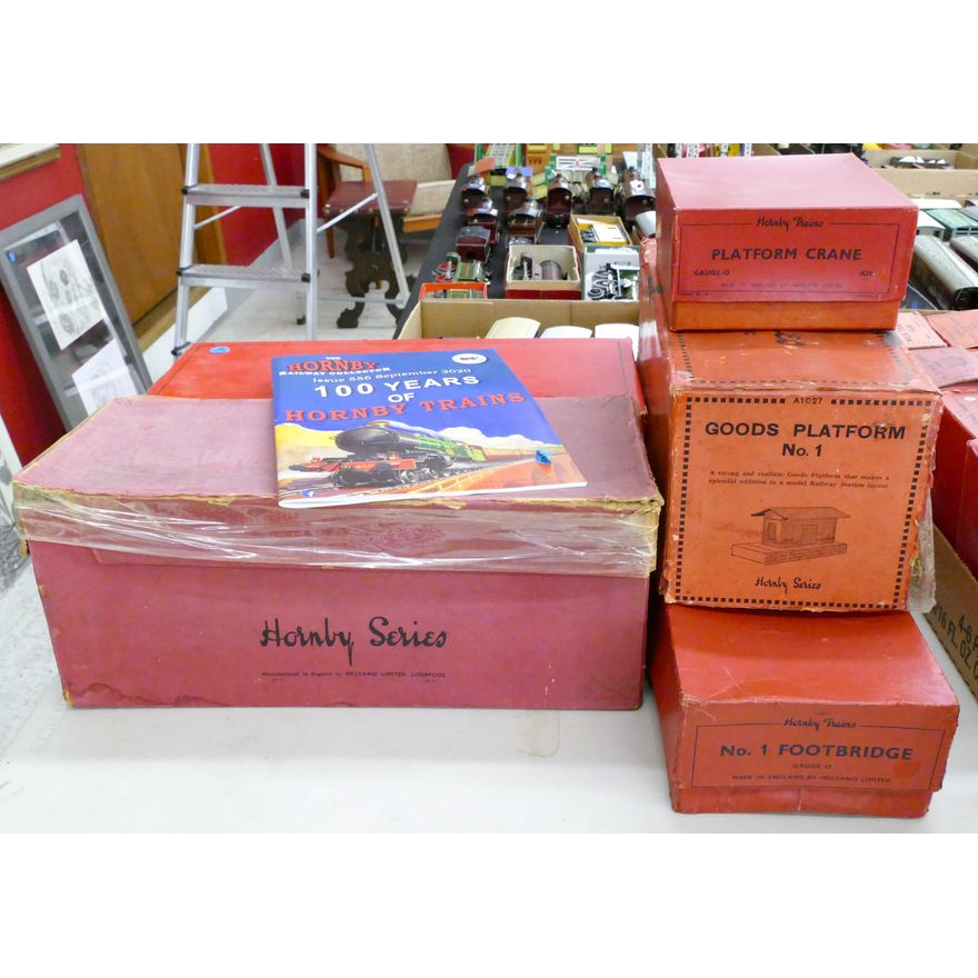 5pc Hornby Train Stations, Platform, Footbridge & Crane in Boxes
