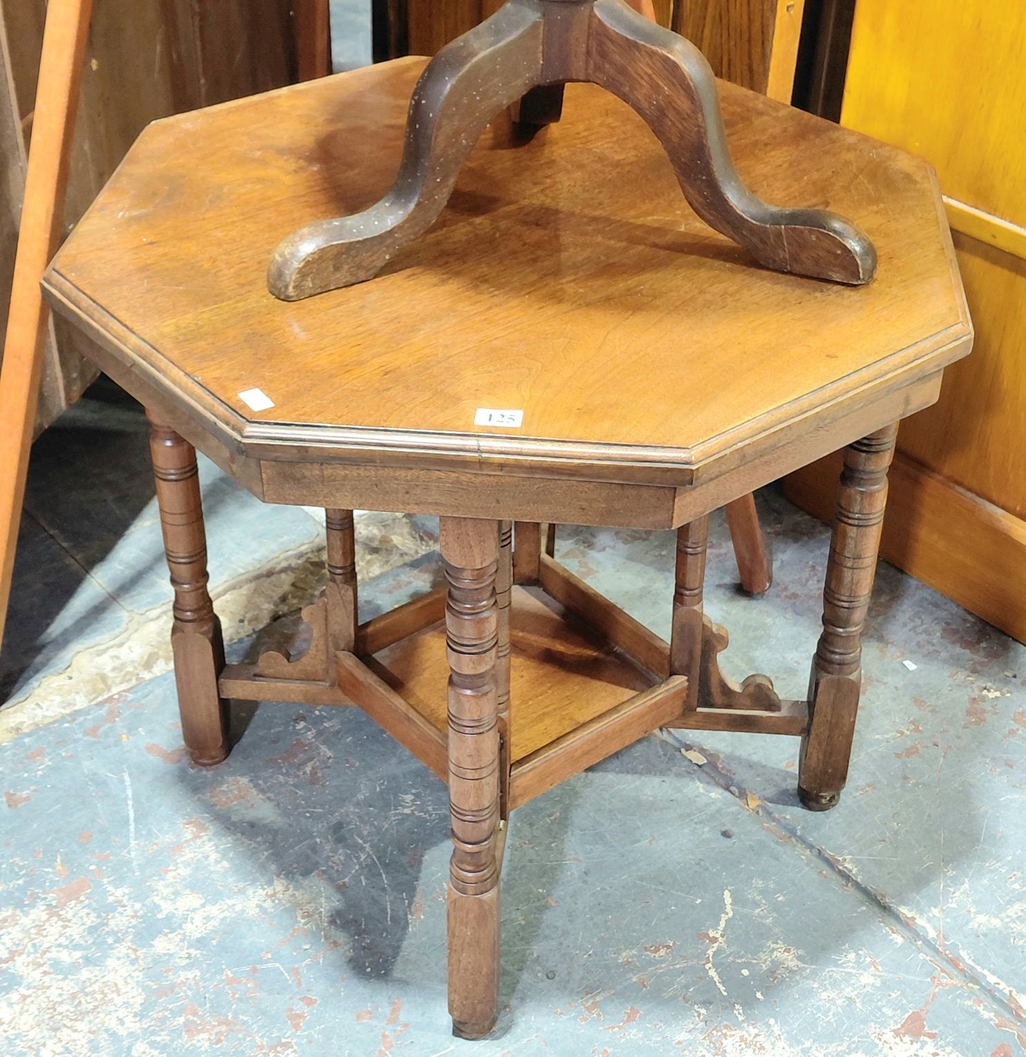 125 · OCCASIONAL TABLE