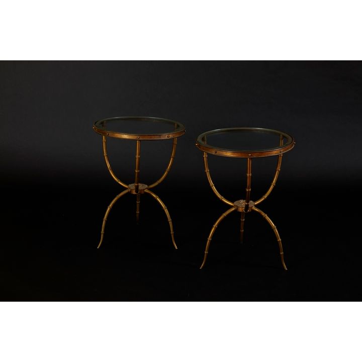 Paire de tables rondes en bronze doré. France, circa 1960