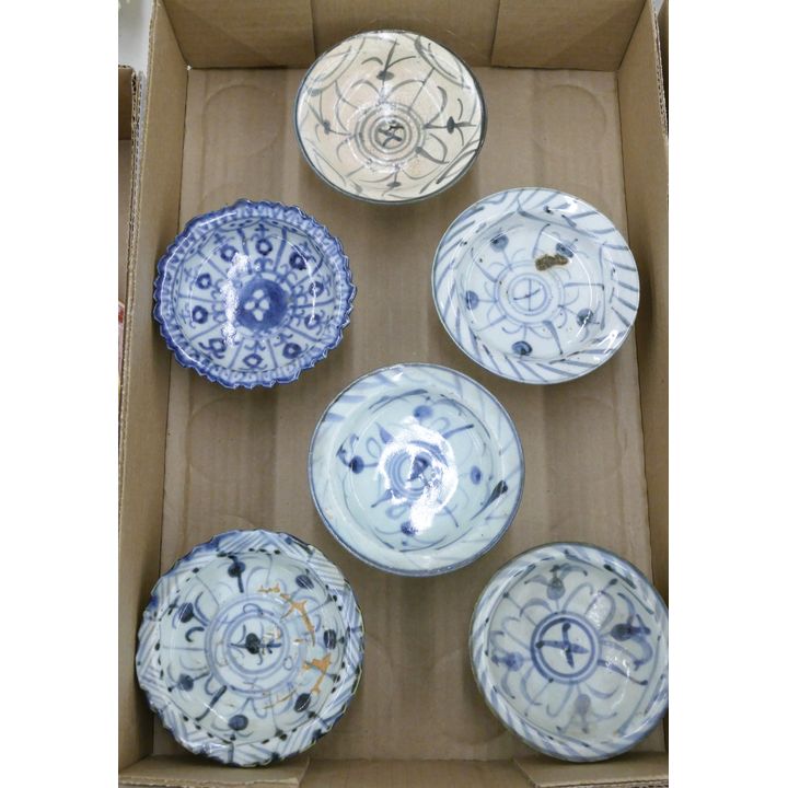Box Old Chinese Pedestal B&W Dishes