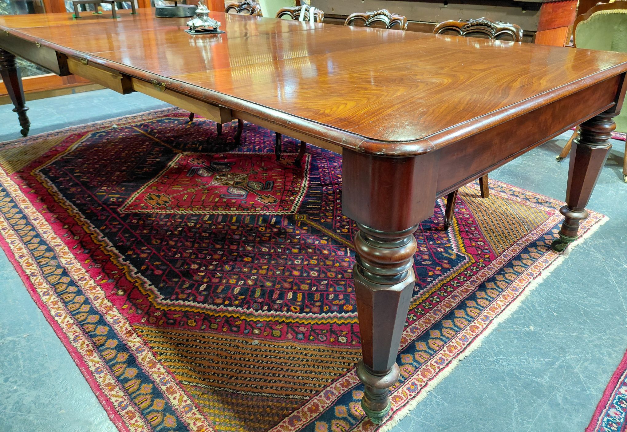 591 · 19TH CENTURY BANQUET TABLE