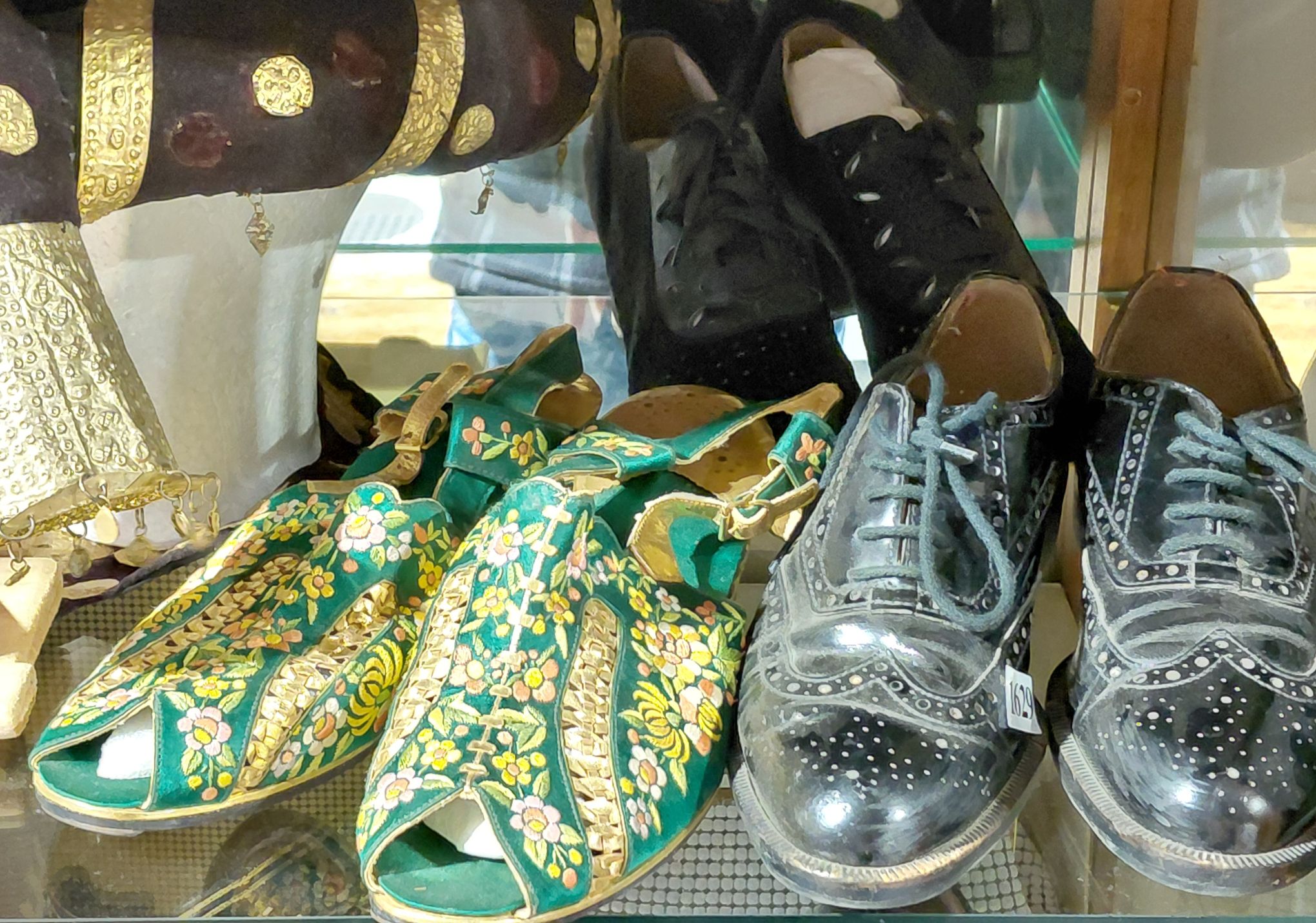 VINTAGE LADIES SHOES