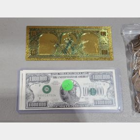 Fantasy Million Dollar bills and $10 gold foil bill