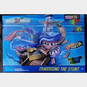 KUTCH WHEELS TRANVERSING THE STUNT TRACK (CARS MAY VARY) - 51844/2133