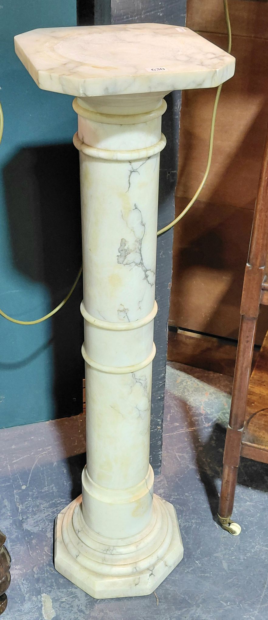 630 · CLASSICAL MARBLE PEDESTAL