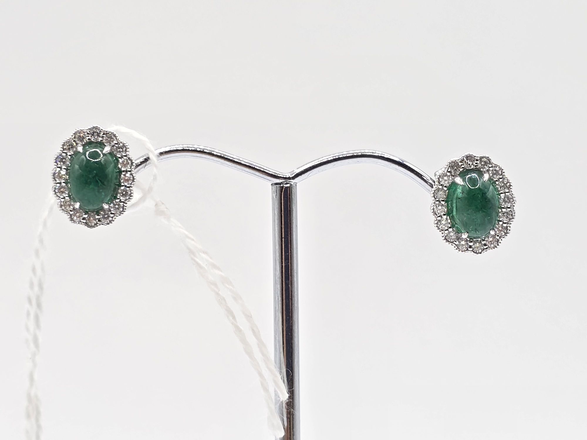 275 · 9CT GOLD EMERALD ANTIQUE STYLE EARRINGS