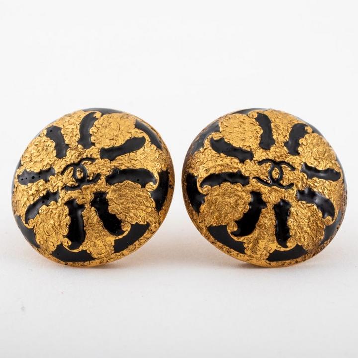 Sold at Auction: Chanel Runway Quatrefoil Clip Earrings, 1996
