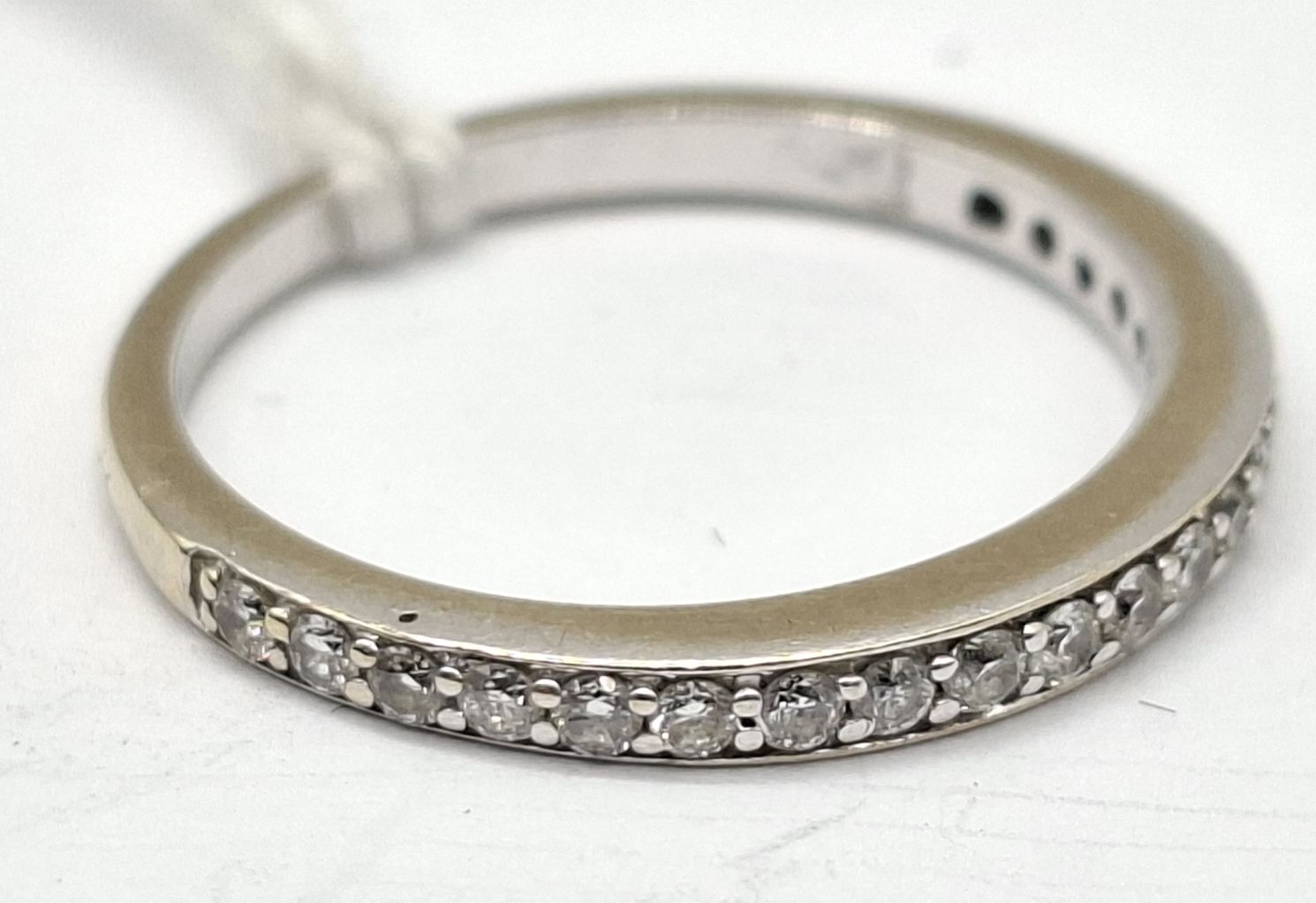 1089 · 18CT GOLD DIAMOND RING