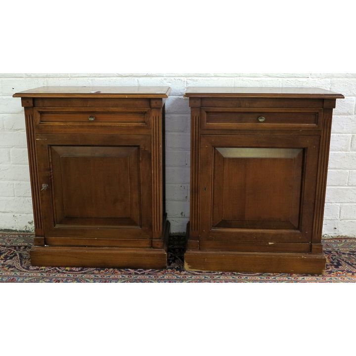 PAIR OF CONSORZIO MOBILI MAHOGANY PEDESTAL SIDE CABINETS