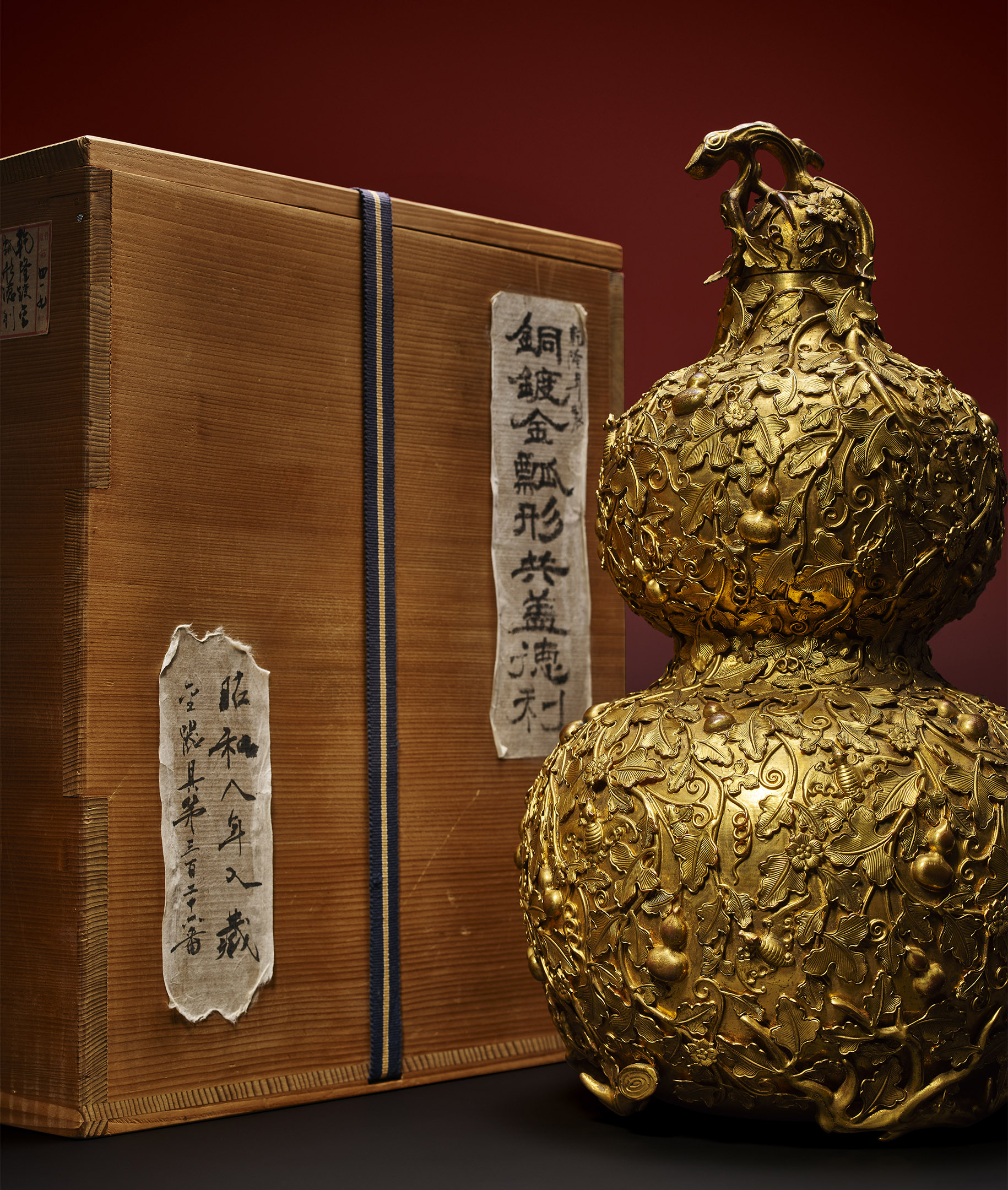 清乾隆銅鍍金福祿萬代葫蘆瓶暨祥雲三獸首足座| 宇珍國際藝術| Yu Jen